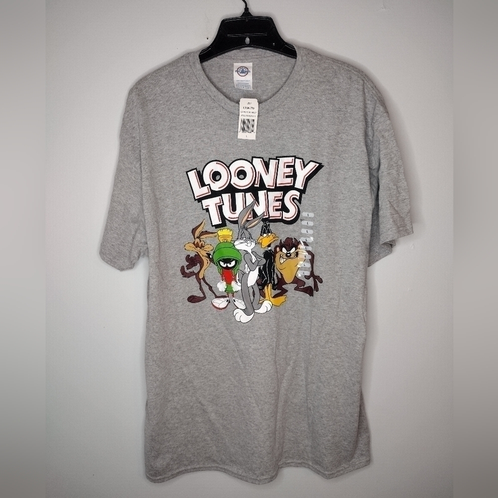 Nwt looney tunes T shirt size large